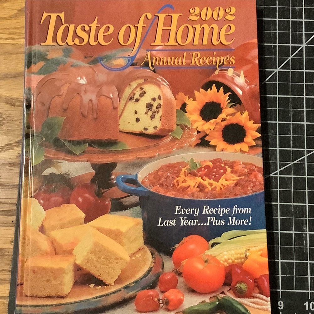 Taste of Home 2002 Annual Recipes Cookbook - Orange and Red Cover